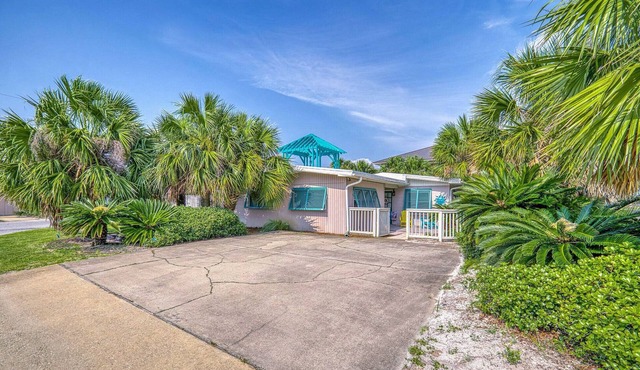 Authentic, Florida Cottage Just Steps from Everything! Pet Friendly!