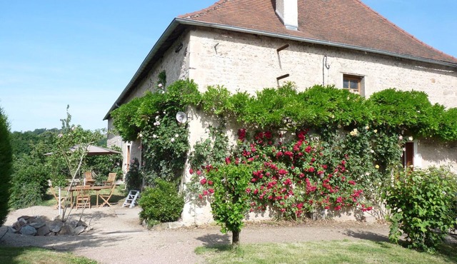 Authentic 15th Century Barn with Garden and Pets Allowed