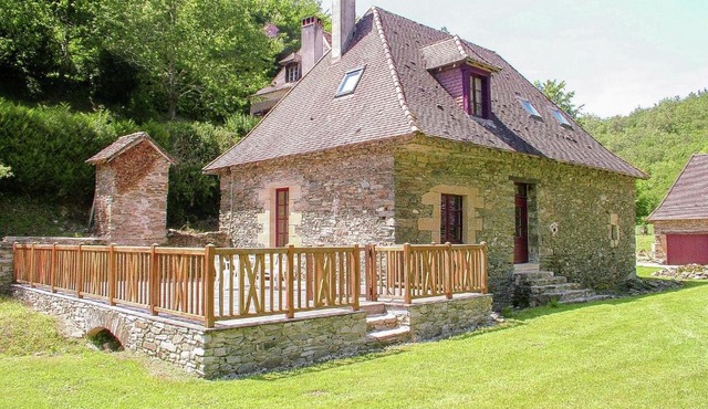 Authentic cottage with heated pool 12x6 close to a river surrounded by nature