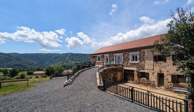 Authentic and comfortable gîte with large grounds and stunning view in Saint-Privat-d'Allier