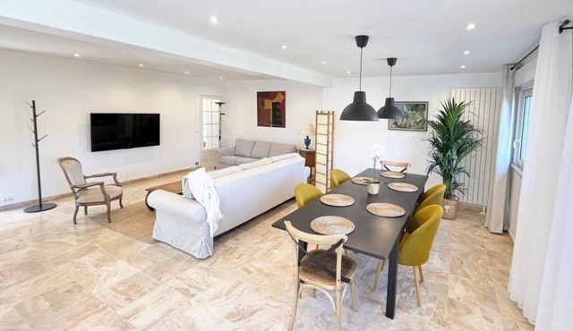 Authentic French Charm Villa in Greater Paris Family Friendly with PrivateGarden