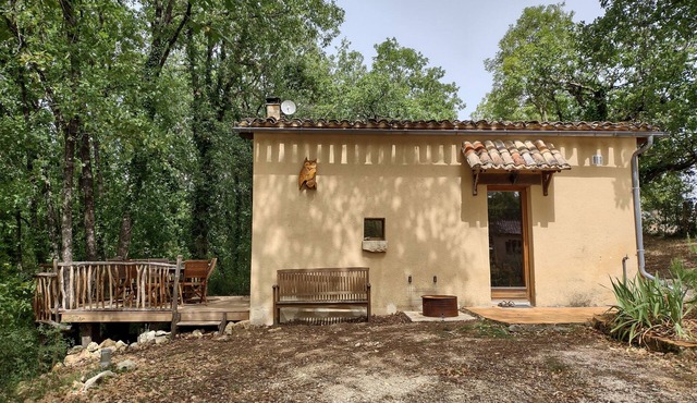 Authentic gîte with shared pool in the middle of nature.