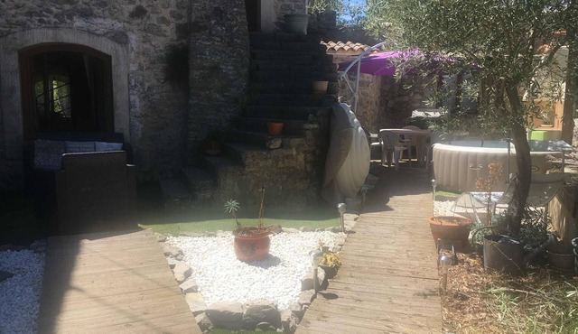 Authentic house in the heart of a quiet village