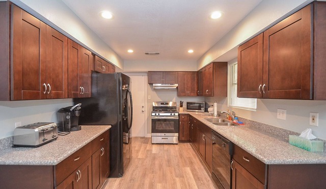 Authentic Home by Memorial City Mall and Memorial Hospital - West Houston