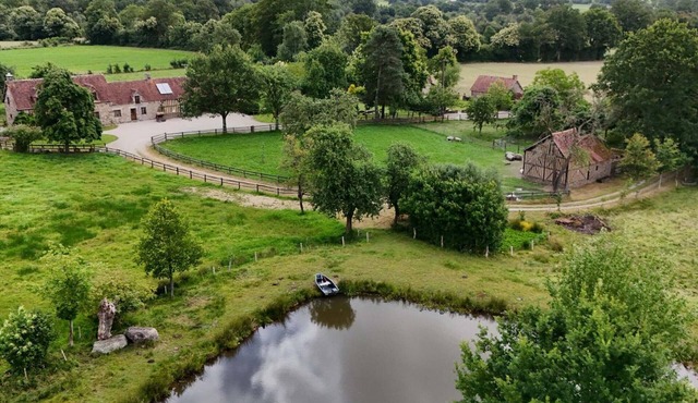 Authentic house by a pond with pets allowed, linens and cleaning included