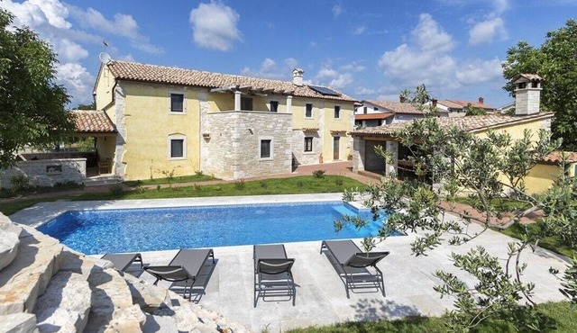 Authentic Istrian Villa Ive with a swimming pool