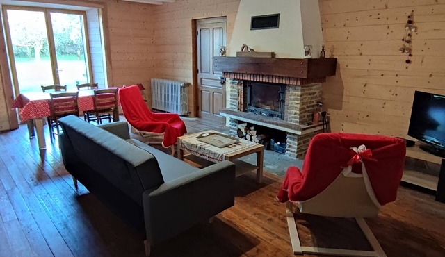 Authentic Jura farmhouse at the gateway to the Cascades du Hérisson