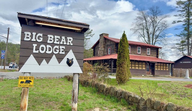 Authentic Log Cabin with Lake Views and Sauna