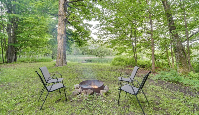 Authentic Log Cabin w/Private Pond in Glidden