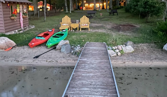 Authentic Log Cottage on Wolf Lake