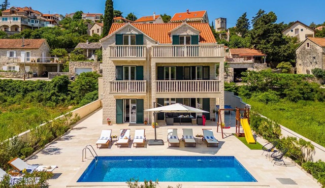 Authentic Luxurious Villa Janie