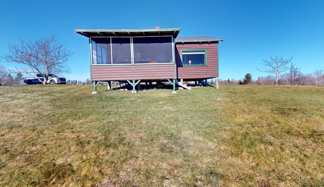 Authentic Maine Rustic Summer Cottage w Grill, Firepit, Internet - Dog Friendly