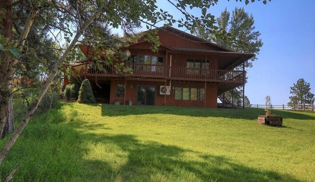 Authentic Montana home in the Bitterroot Valley. Quiet, peaceful, and secluded