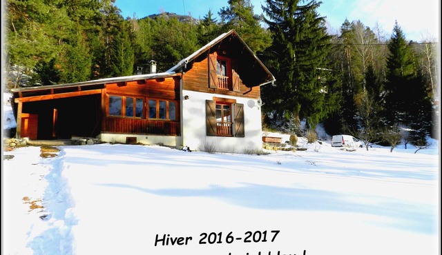 Authentic mountain chalet in Val d'Allos. Easy access.