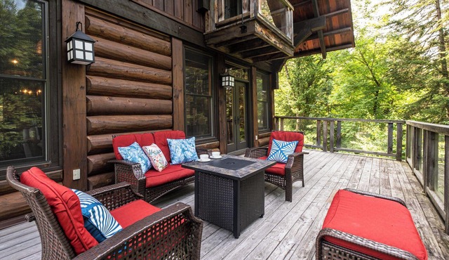 Authentic Northern Log Cabin in the Woods with SPA