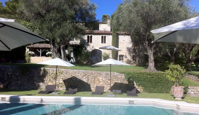 Authentic old provençal "mas" restored with style and charm