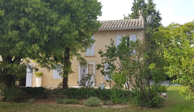 Authentic Provencal farmhouse near Isle sur la Sorgue