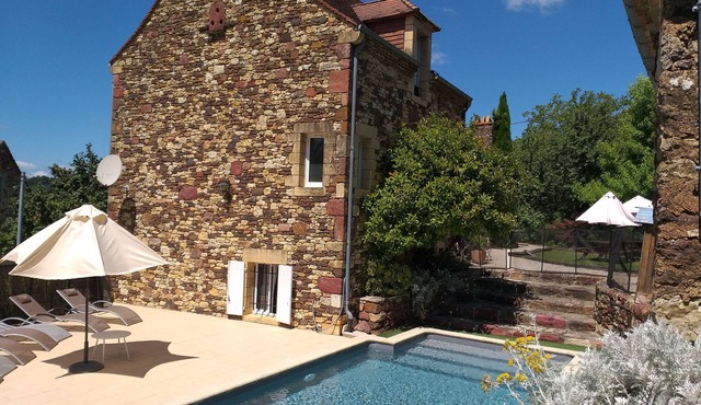 Authentic Périgourdine stone house (comfort and pool)