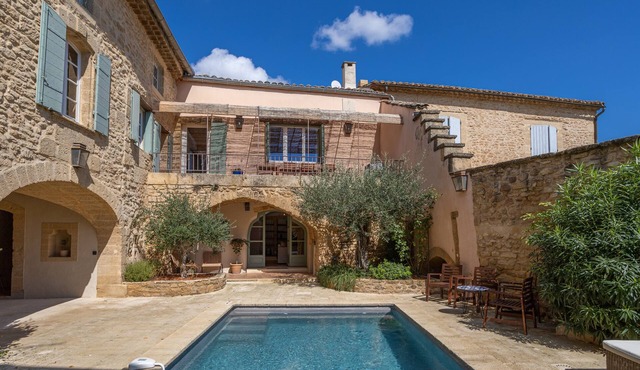 Authentic Provencal Holiday House with 6 bedrooms and private pool