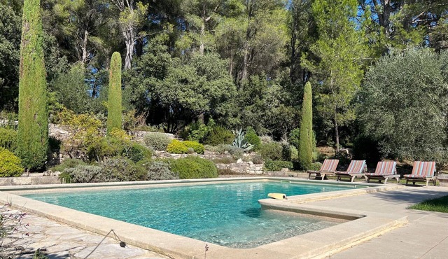 Authentic Provencal country house close to Eygalières (200m2)with swimming pool
