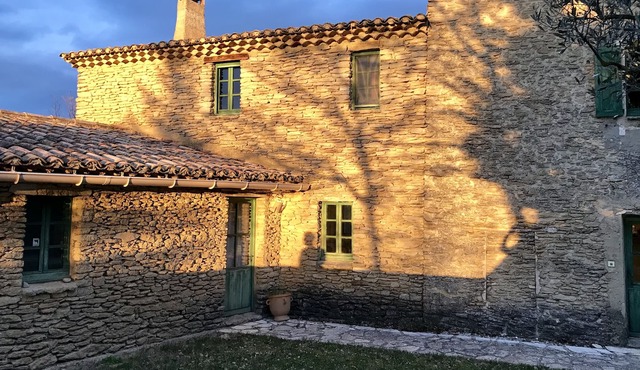 Authentic Provencal farmhouse at the foot of Mont Ventoux