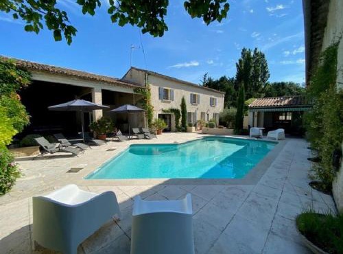 authentic provencal mas with pool, in the countryside of the village of sénas, close to the luberon and the alpilles, sleeps 8.
