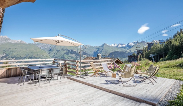 Authentic renovated chalet on the slopes 5 min walk Arc 1600 4 ch 3 bath 12pers