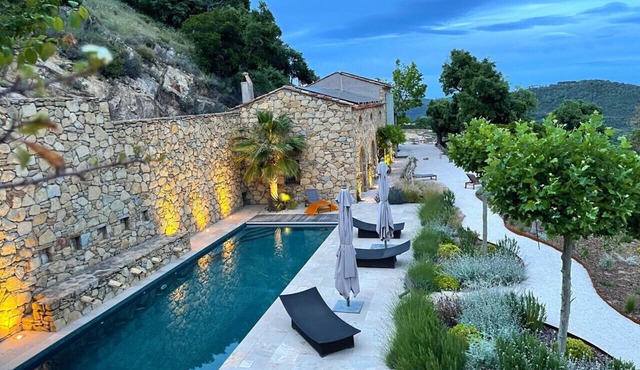 Authentic renovated bastide with pool and a magnificent view