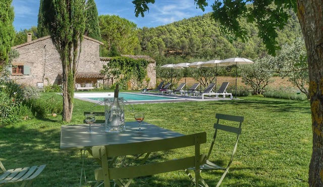 Authentic renovated farmhouse* in the Luberon, Provence, heated private pool