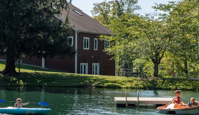 Authentic Restored 1840s Barn | 20 Guests | Private Pond | Hot Tub | Sports Court | Games | Fishing