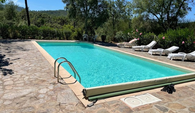 Authentic southern villa with large swimming pool - 1 hectare of land