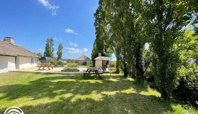 Authentic Stay in Traditional Bourrine in Beauvoir-sur-Mer