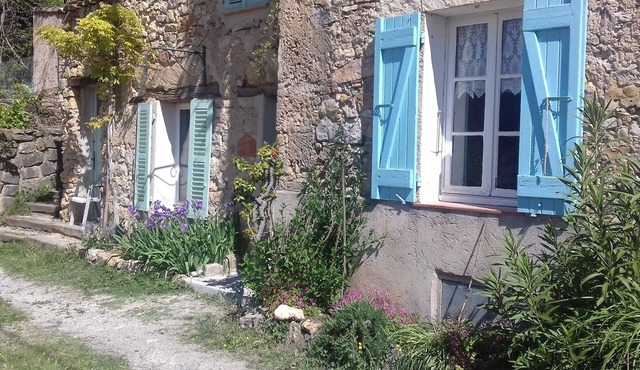Authentic stone family housee in a Provence hamlet between Lorgues and Flayosc