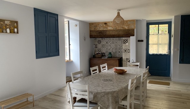 Authentic stone house in a typical village at the foot of a castle!