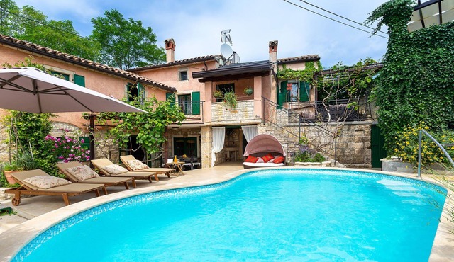 Authentic stone holiday house with private pool and very nice location in Istria