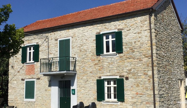 Authentic stone house in the heart of Piedmont - with pool and wild views in Cessole