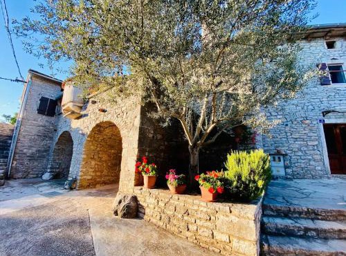 Authentic stone house Miro