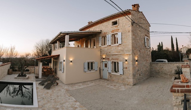 Authentic stone villa Beatrice with private pool, near Pula.