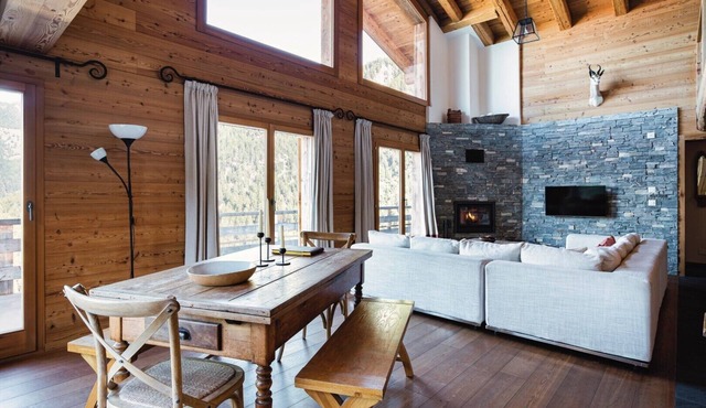 Authentic Swiss Spa Chalet Hot Tub & Sauna