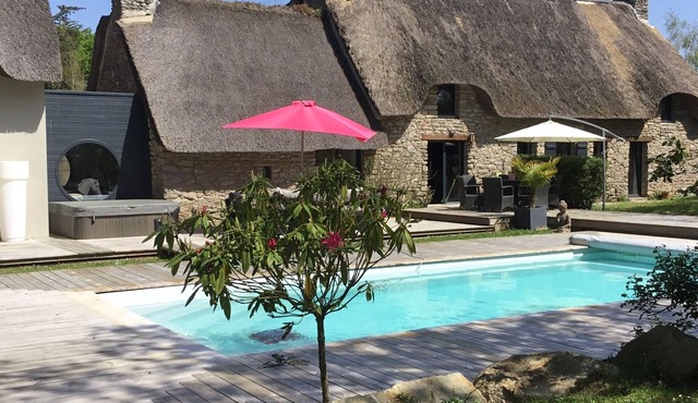 Authentic thatched cottage with pool and spa renovated in 2018