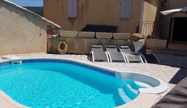 Authentic village house of 150 m² with swimming pool close to the city center