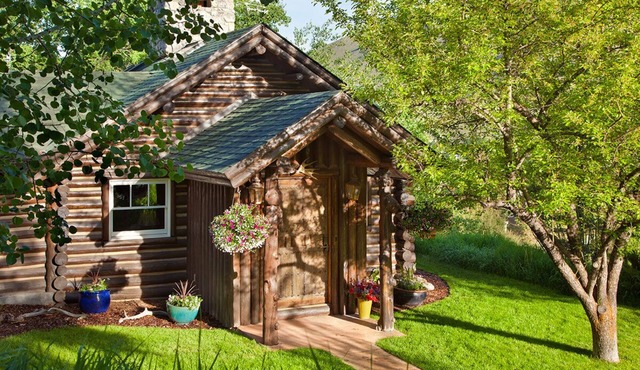 Authentic, Western log cabin in heart of Jackson