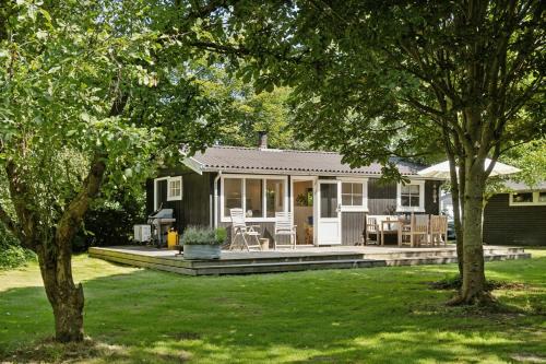 Authentic Wooden House With Wild Garden