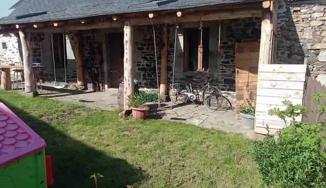 Authenticity and serenity in the countryside between Huelgoat and the Valley of the Saints