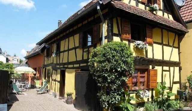 Authenticity, charm and comfort. A three-story house dating from 1764, entirely