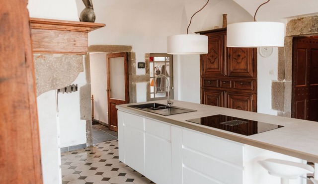 Authentieke gerenoveerde mas met verwarmd zwembad