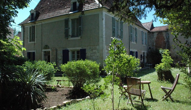 Authentique gite Côté Jardin at Domaine Le Nid des Oiseaux in charming village.