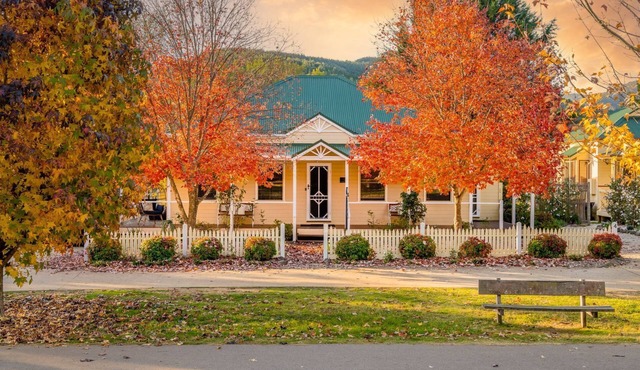 Autumn Beauty - Garden Cottage 4