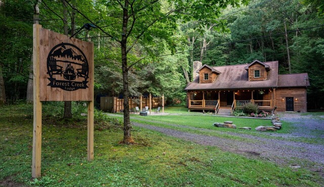 Autumn Escape Forest Creek Lodge Sleeps 10, 3BR 2BA · Hot Tub Fire Pit Fireplace