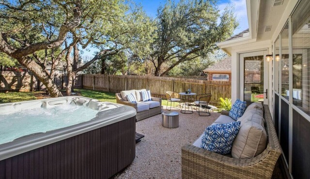 `Autumn Fire` -Hot Tub! Fully Equipped Kitchen!